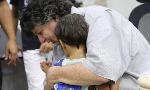 Prefeitura de Volta Redonda garante bomba de insulina e transforma rotina de criança com Diabetes tipo 1